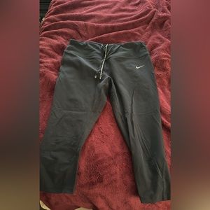 Large Nike capri leggings
